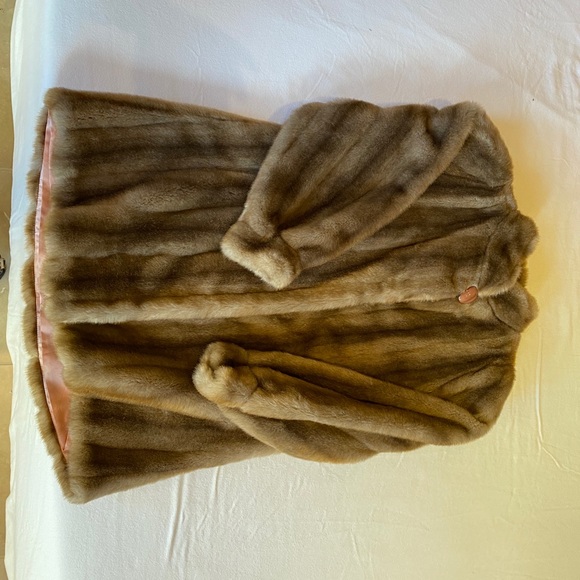 Luxurious, soft and cuddly faux fur coat - Picture 5 of 5